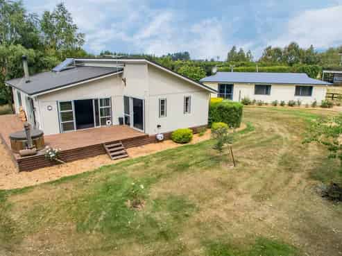 1206 Woodfields Road, Cust