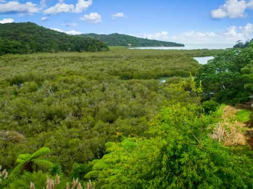 634 Huia Road, Parau