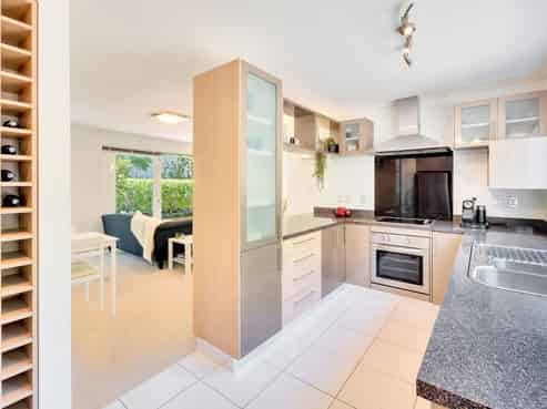 1/10 Blomfield Spa, Takapuna
