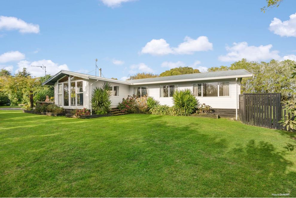 For sale FLAT LAND, FAMILY HOME AND SHEDDING realestate.co.nz