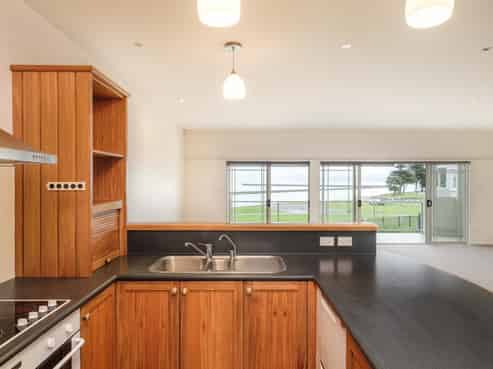 9/100 Customhouse Street, Gisborne