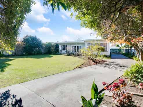 805 Duke Street, Mahora