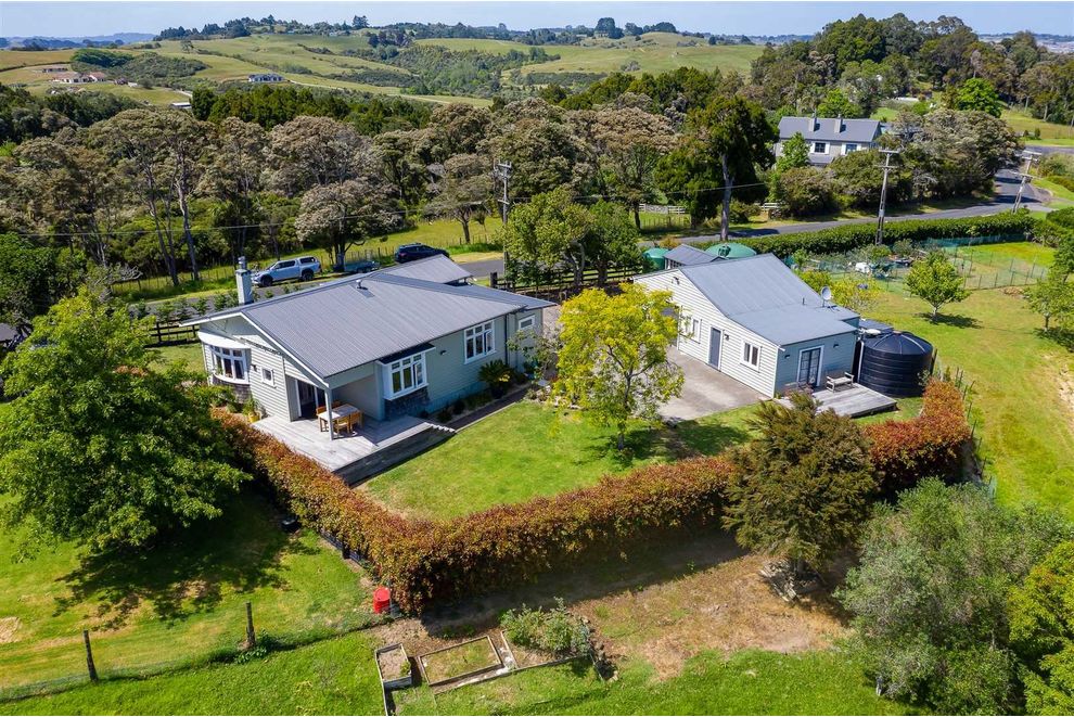 For sale modernized villa and granny realestate.co.nz