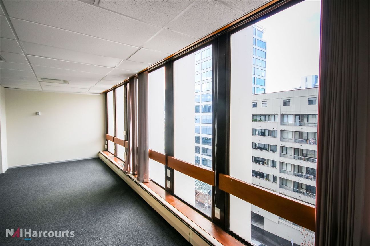 Central Office With Views - Altro