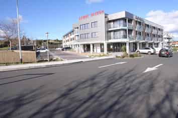 TWO LEVEL BRAND NEW RETAIL/SHOWROOM UNITS
