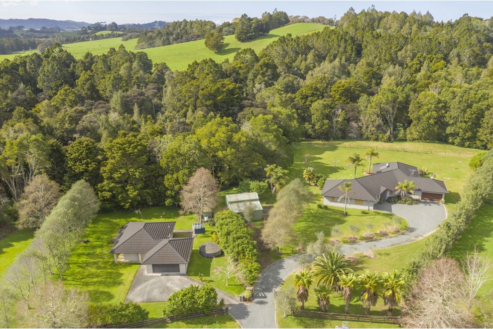 For sale Matakana Two Homes and Lots of Space realestate.co.nz