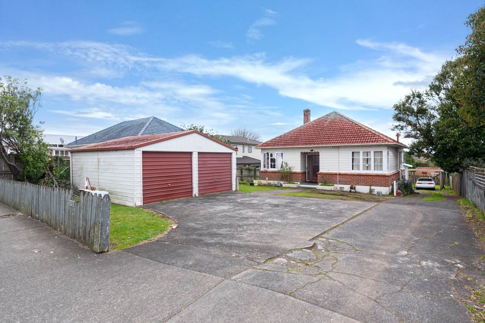For sale 3153 Great North Road, New Lynn realestate.co.nz