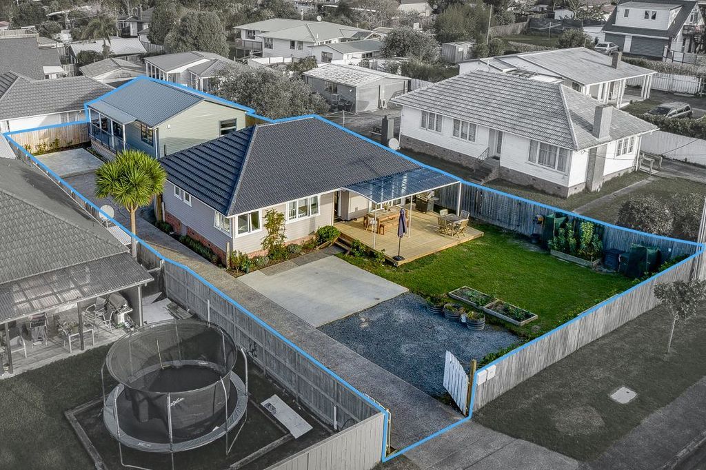 Property value - 67 Roberts Road, Te Atatu South - realestate.co.nz