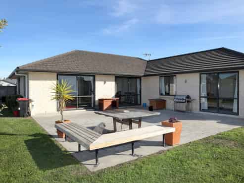 50 Northwood Avenue, Mahora