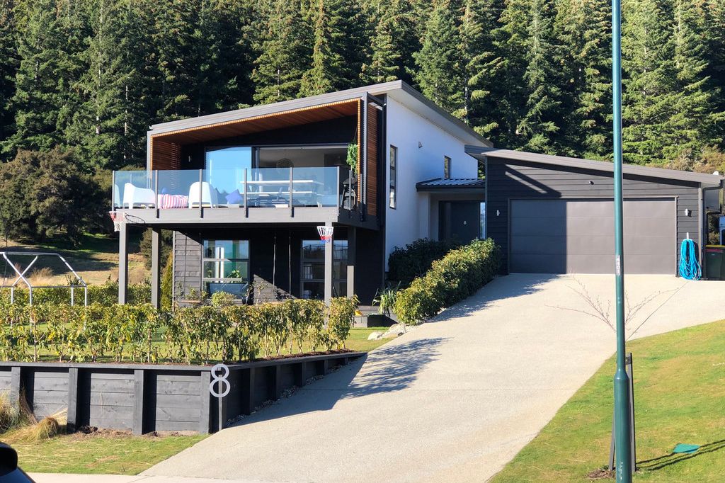 Property value 8 Edgewood Place, Wanaka realestate.co.nz