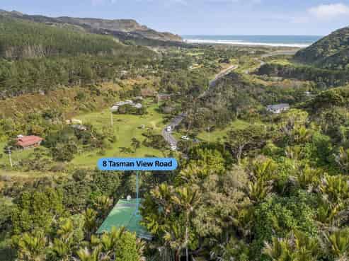 8 Tasman View Road, Bethells Beach