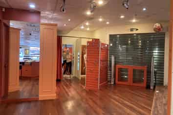 "She Designer Shop" with Cafe Opp.