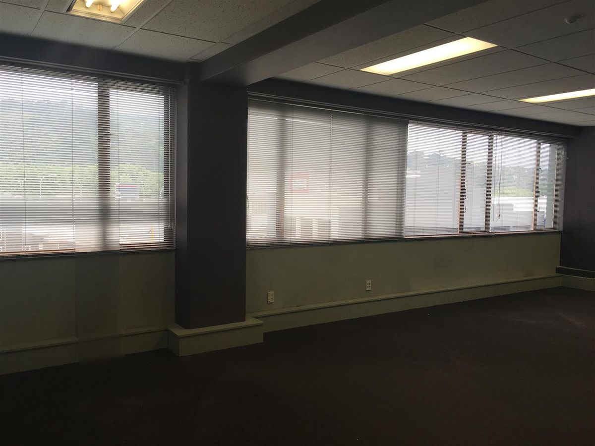 Mid-quality office accommodation – pohled 6