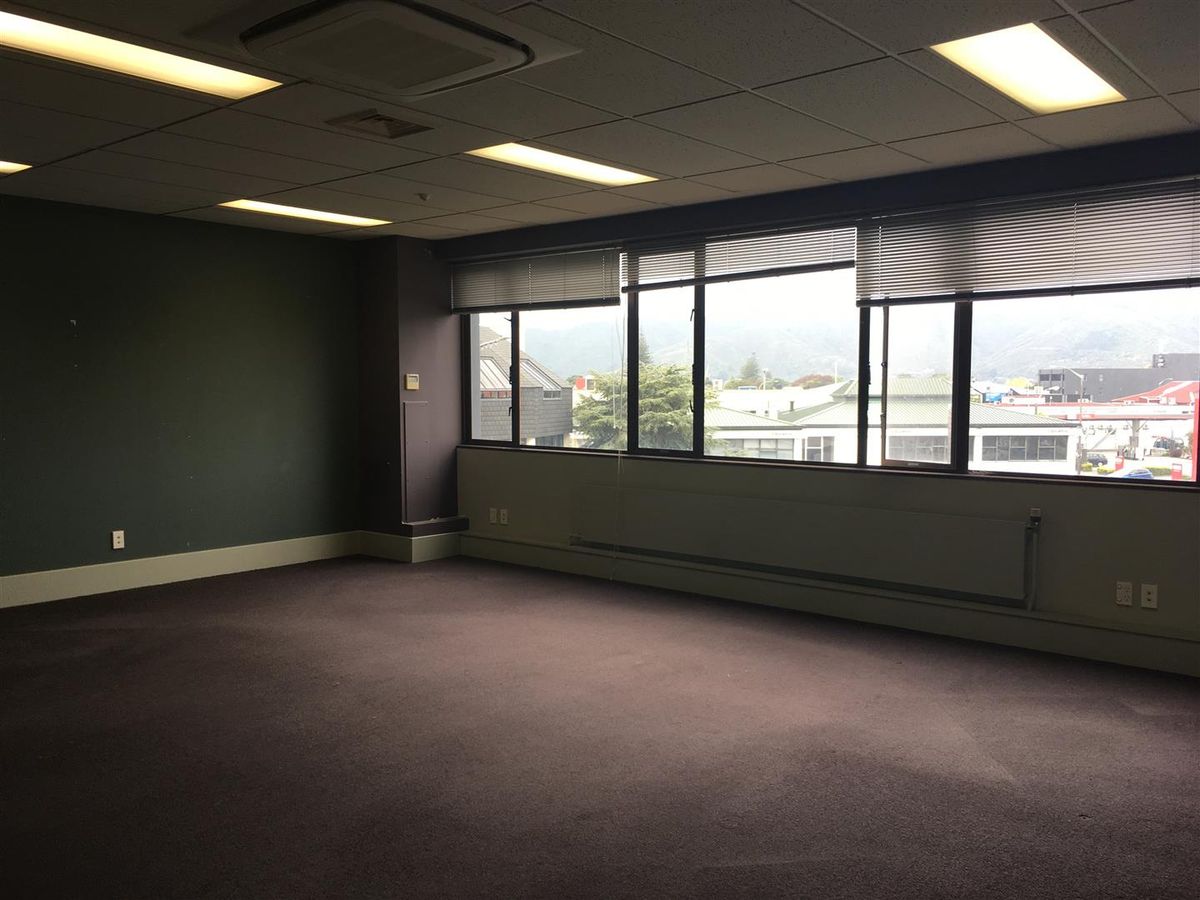 Mid-quality office accommodation – pohled 2