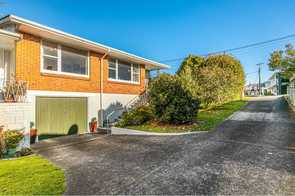 For sale Freshen up to Gain in this Mt Roskill Unit realestate.co.nz