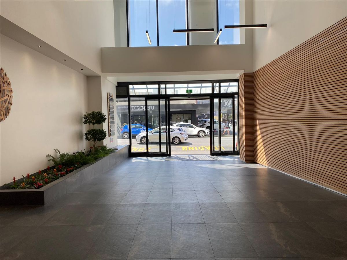 GLORIOUS VIEWS WITH BRAND NEW FIT OUT - Ansicht 2
