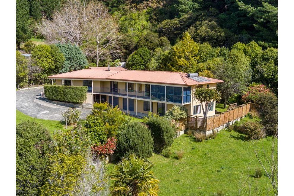 For sale 1466 Port Underwood Road, Port Underwood realestate.co.nz