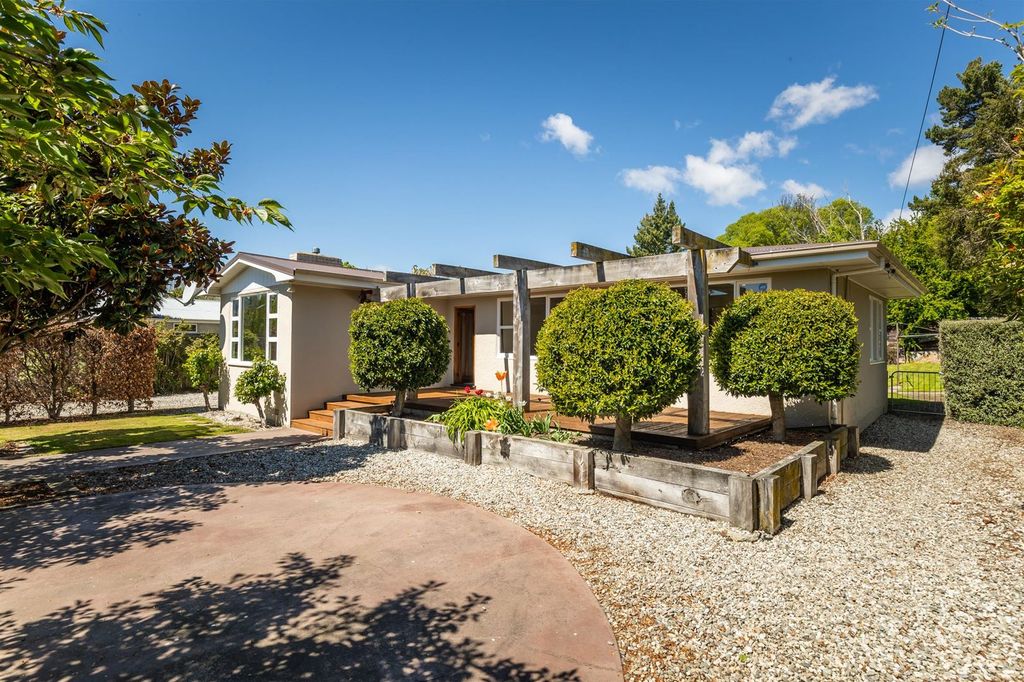 Property value 16 Reid Avenue, Luggate realestate.co.nz