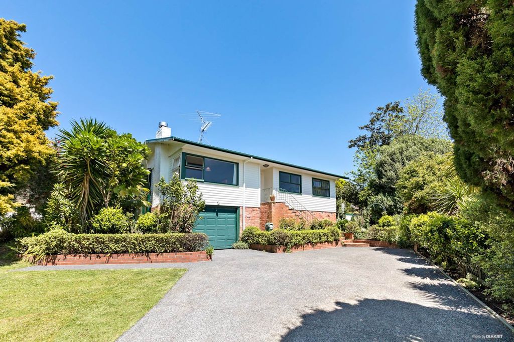Property value 21 Rosalind Road, Glenfield realestate.co.nz