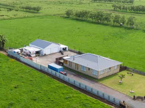 16 South Head Road, Parakai