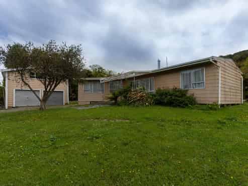 755 Taylorville Road, Taylorville