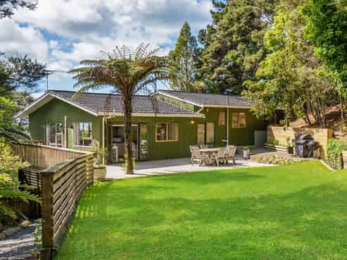 36 Rauhuia Crescent, Parau