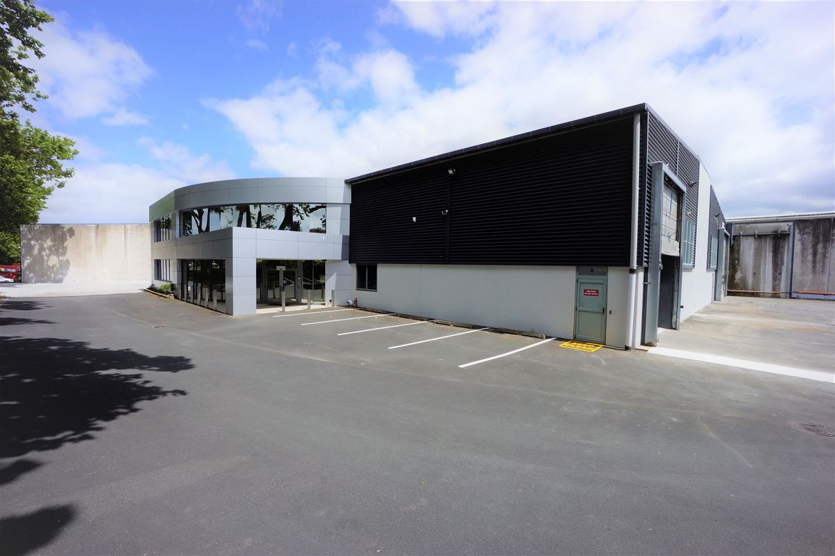 First Rate Warehouse - 1,680m²