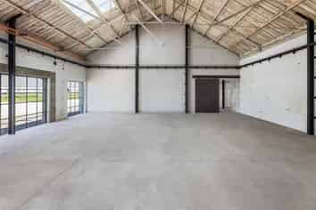 147m2 For Lease in Retro Building