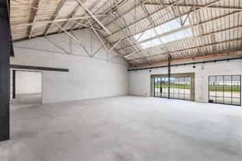 147m2 For Lease in Retro Building