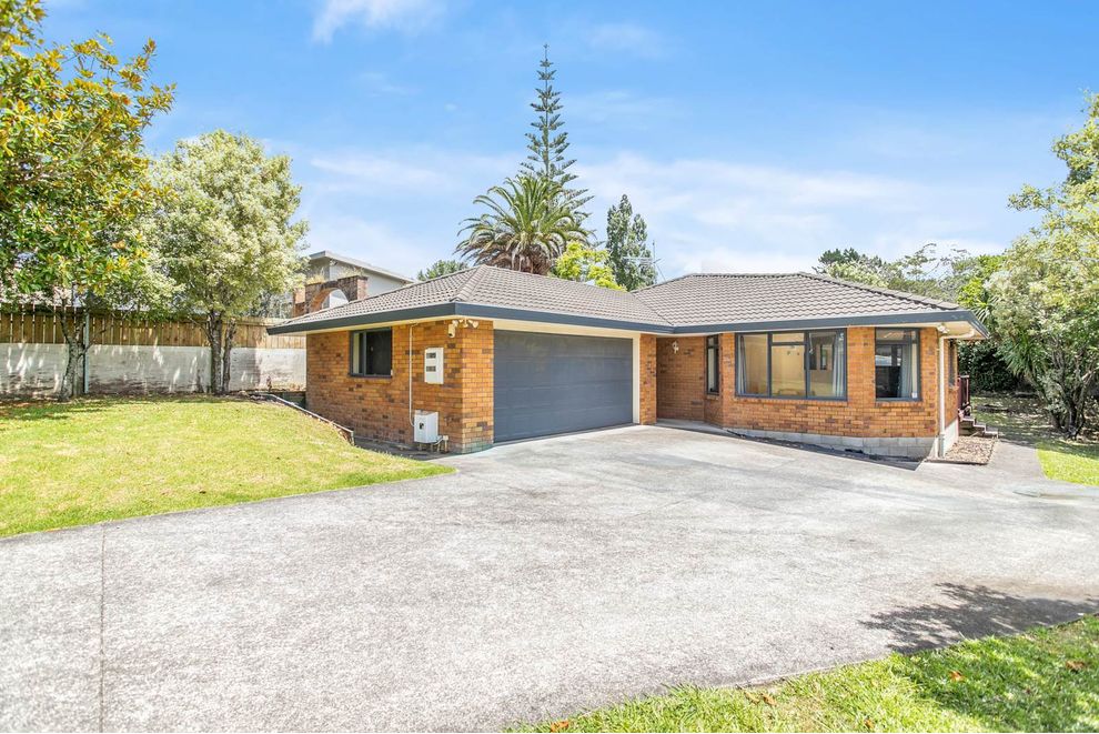 For sale Large Brick & Tile Family Home - realestate.co.nz