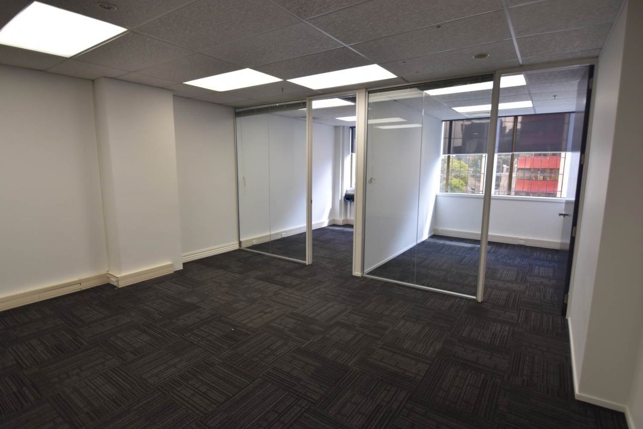 BOUTIQUE OFFICES AVAILABLE IN CBD - Vista 3