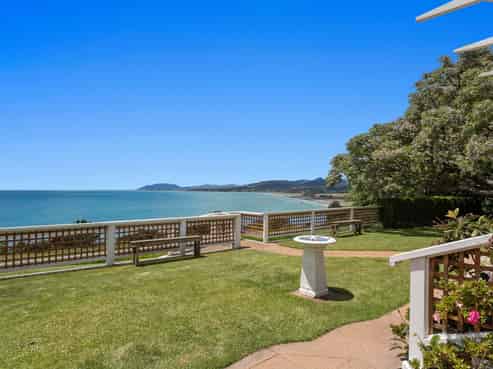 9005 State Highway 35, Waihau Bay