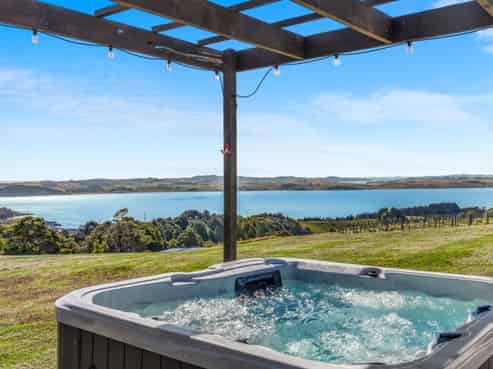 24 Shegadeen Road, Wharehine