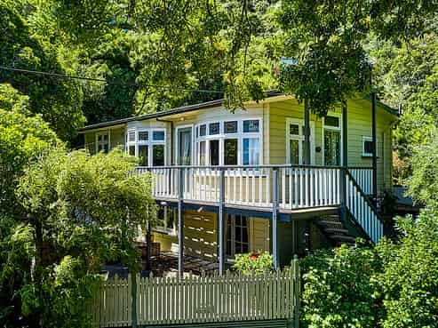 13 Mahina Road, Mahina Bay