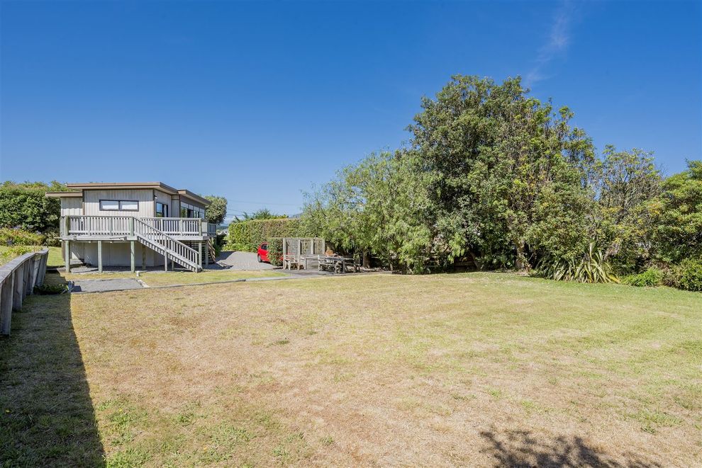 For sale 668 Waikawa Beach Road, Waikawa Beach realestate.co.nz