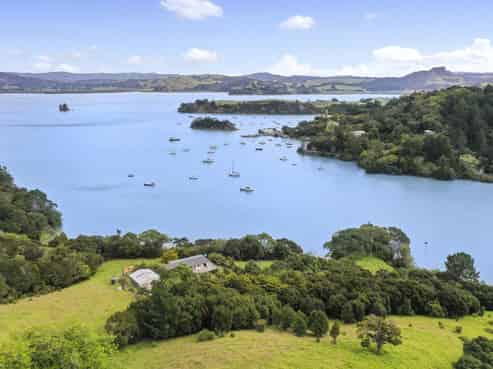 225 Okura Bay Road, Taupo Bay/Totara North