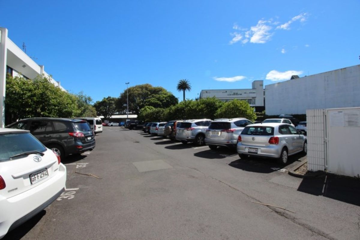 High Profile Corner Office Site! - Ansicht 2