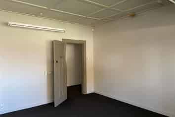 HUGE PROFILE CORNER SITE