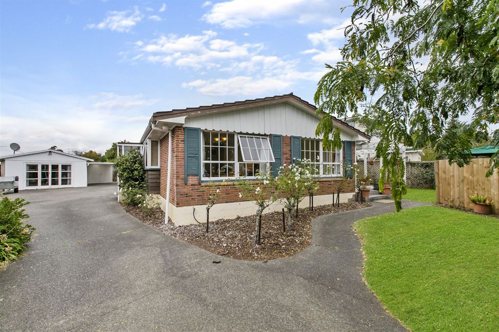 Property value 121 Reeves Road, Pakuranga Heights realestate.co.nz