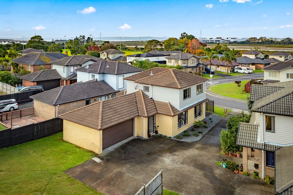 Property value 11 Riverglade Parkway, Te Atatu South realestate.co.nz