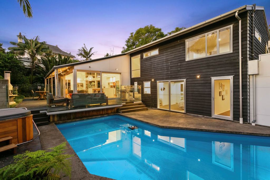 Property value 16A Fairview Road, Mount Eden realestate.co.nz