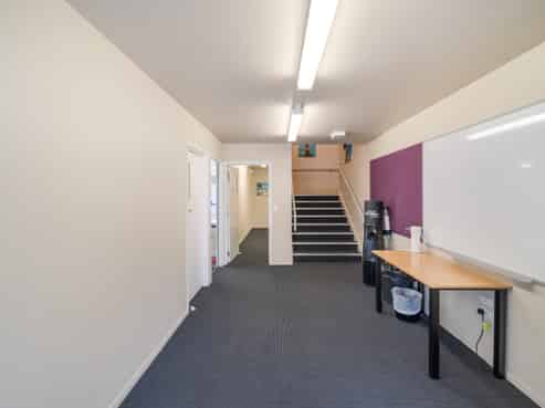 Tidy & Versatile Office With Carparking