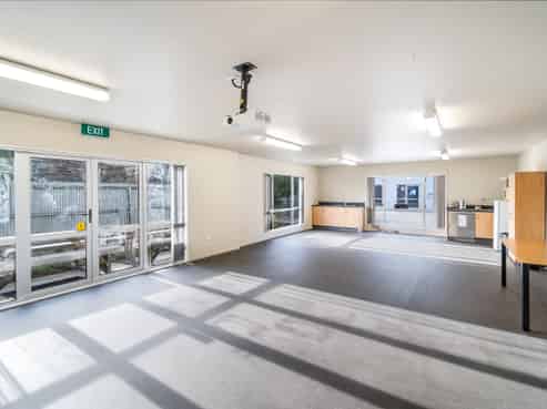 Tidy & Versatile Office With Carparking