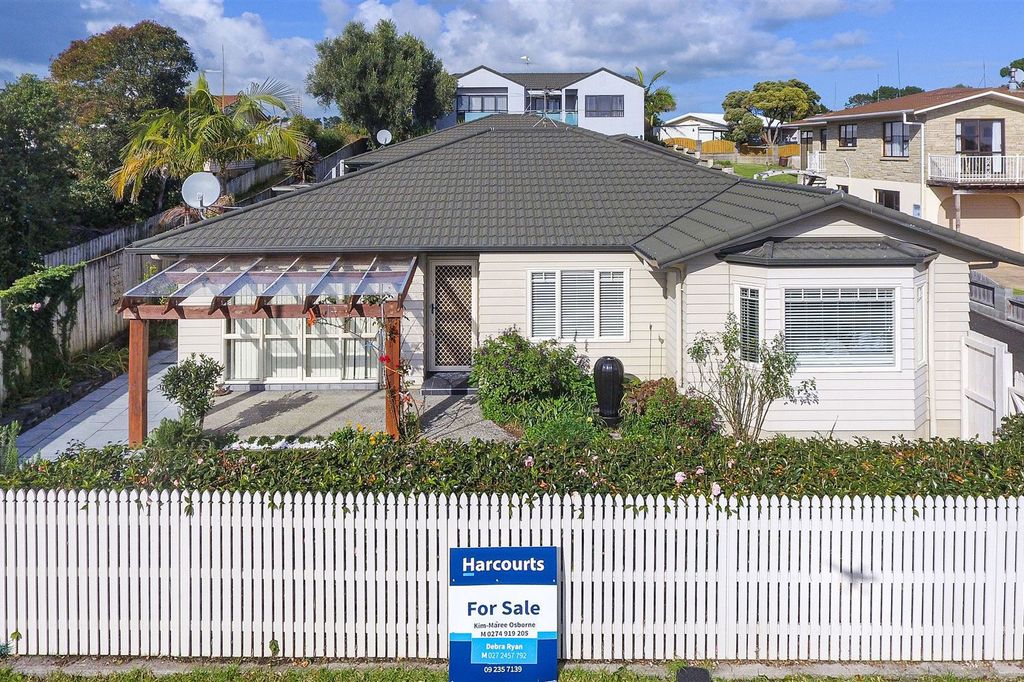Property value 22 Torkar Road, Clarks Beach realestate.co.nz