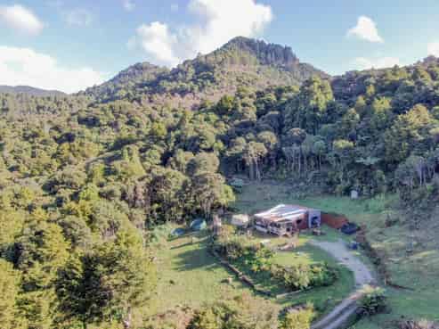 684 Honeymoon Valley Road, Peria