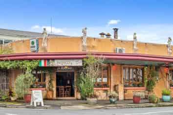 BUILDING  & Chattels FOR SALE