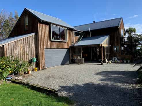 2 Golden Sands Road, Barrytown