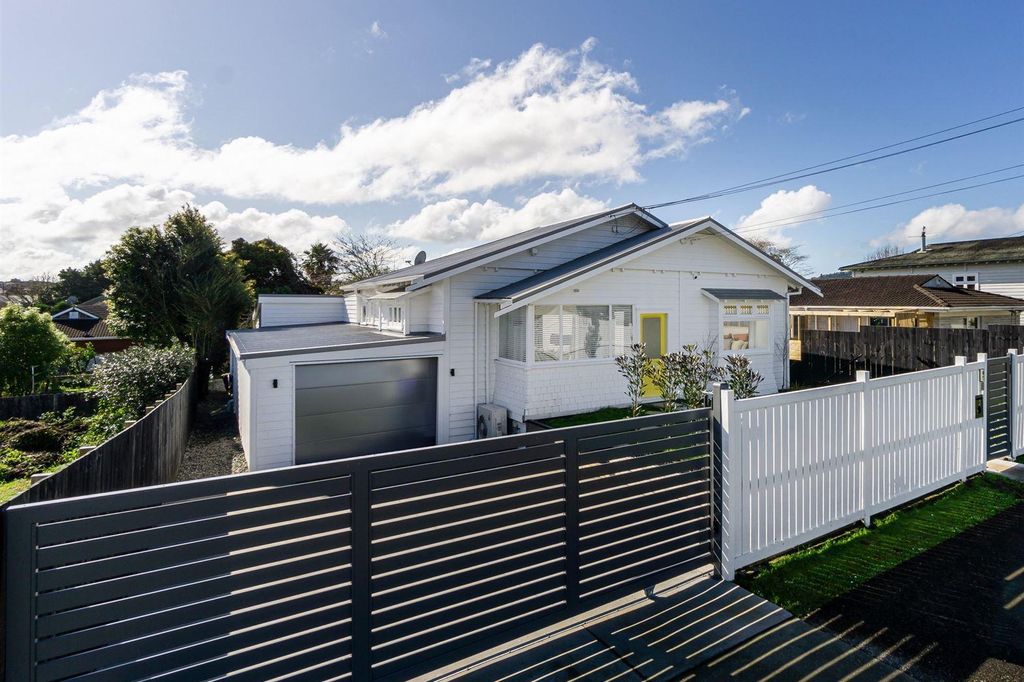 Property value 2 Cambourne Road, Sandringham realestate.co.nz