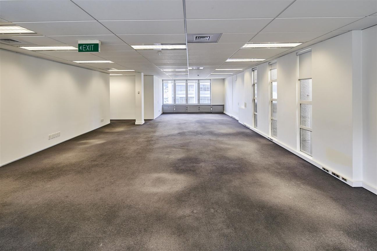 Superb Location - Mid Range Office - Més