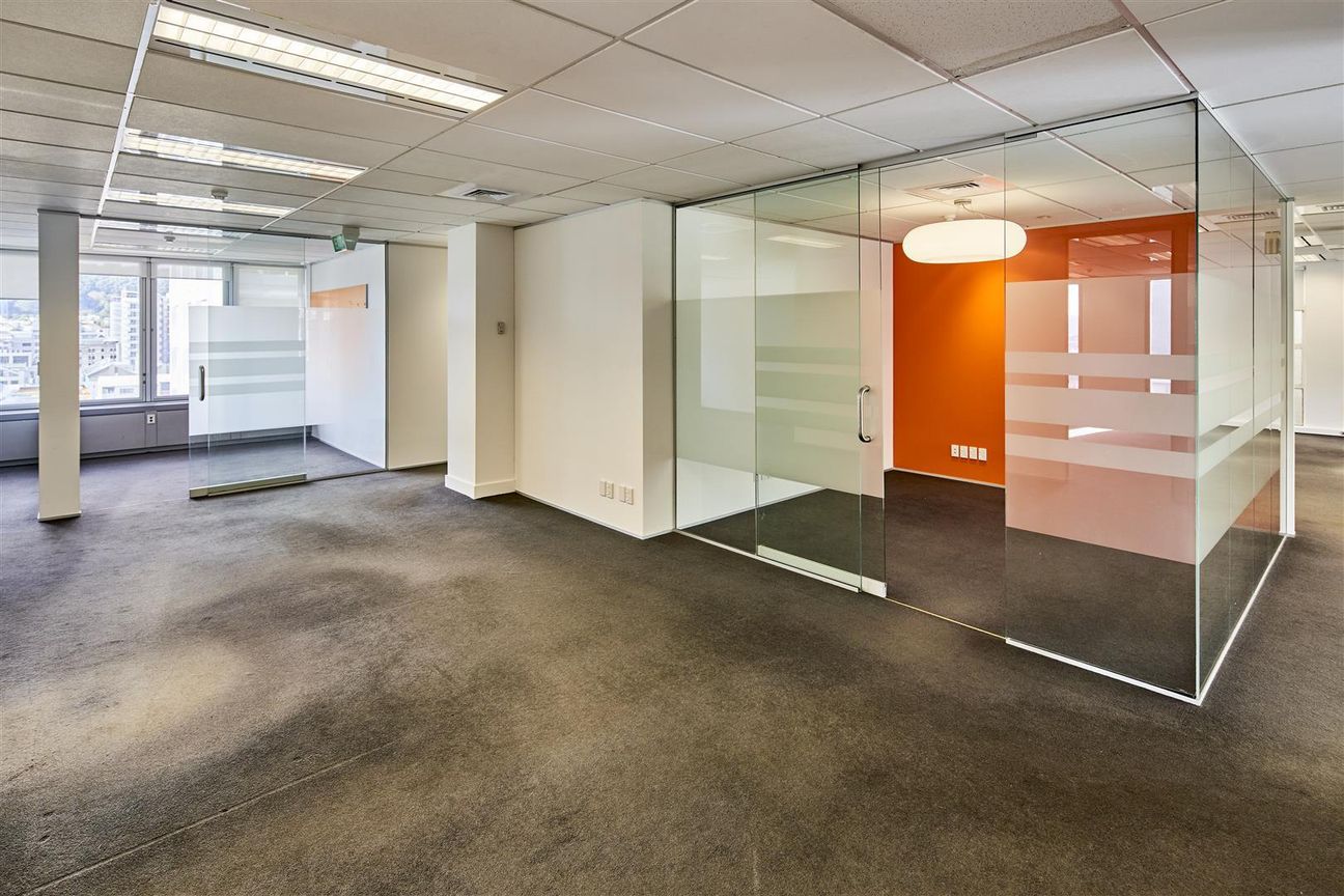 Superb Location - Mid Range Office - Vista 6